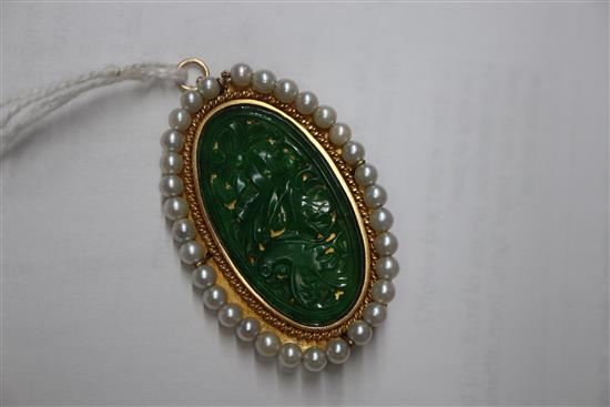 A 14k mounted jadeite and cultured pearl set oval pendant brooch, 5cm.